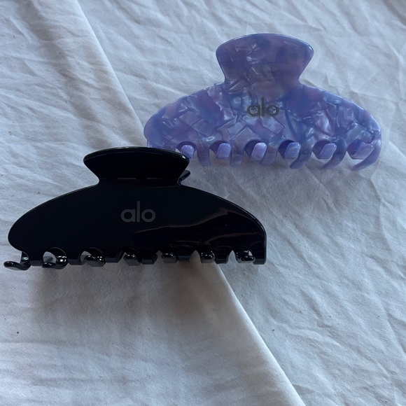 ALO Yoga 2 pack Hair Claw Clips - purple marble and Black - Picture 1 of 2